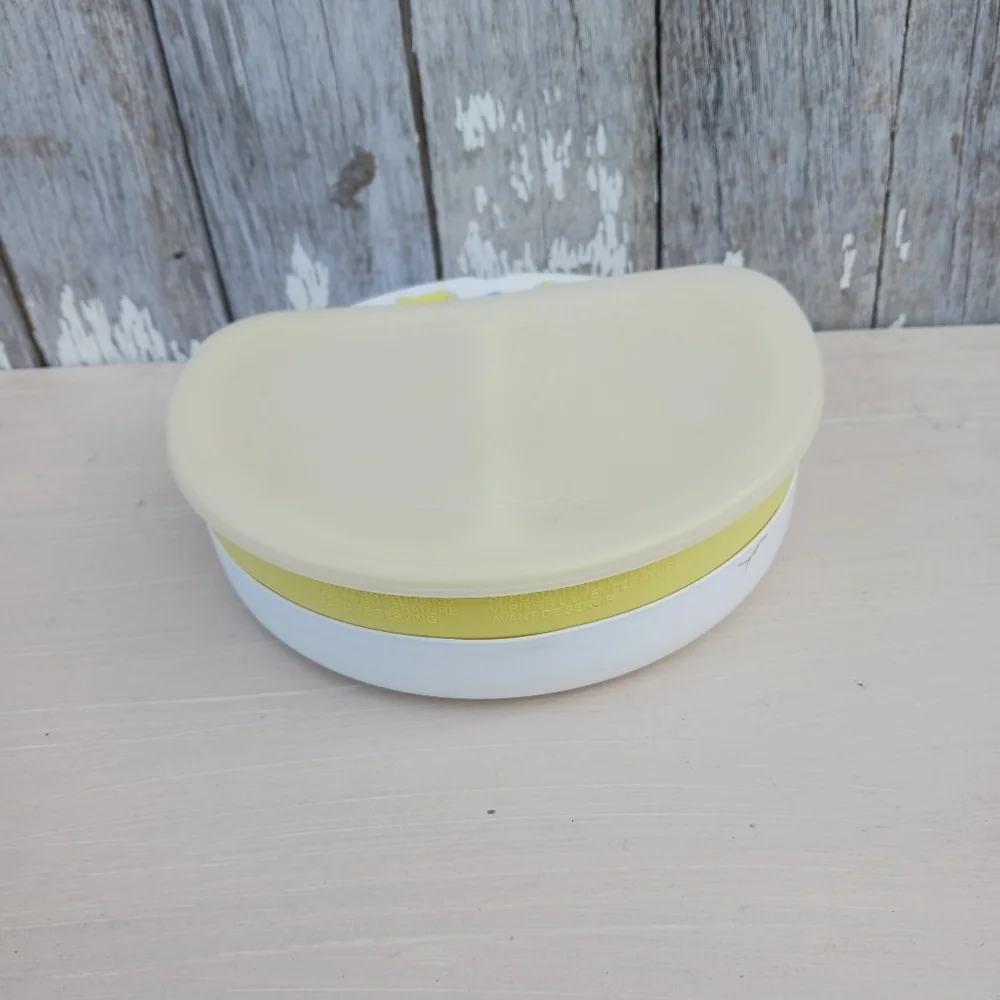 1990 Fisher Price Baby‎ Feeding Dish W/Lid Vintage Yellow/White Microwaveable